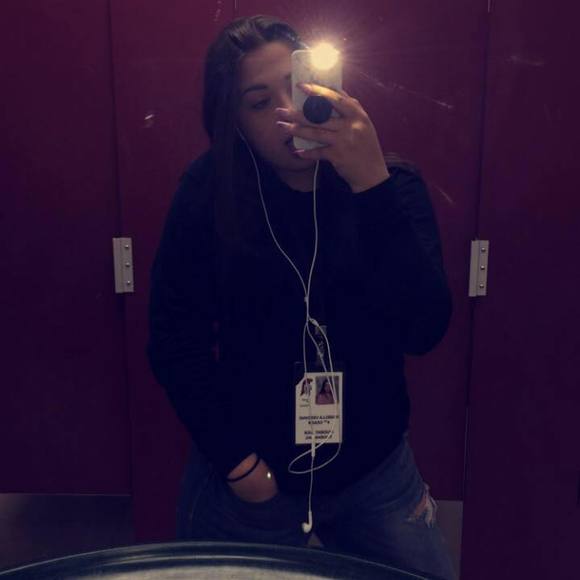 Meet your Posher, Isabelle - Picture 1 of 1